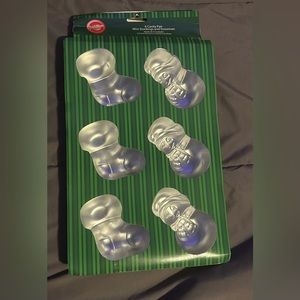 NWT Wilton 6 Cavity Pan Mini Stockings and snowmen